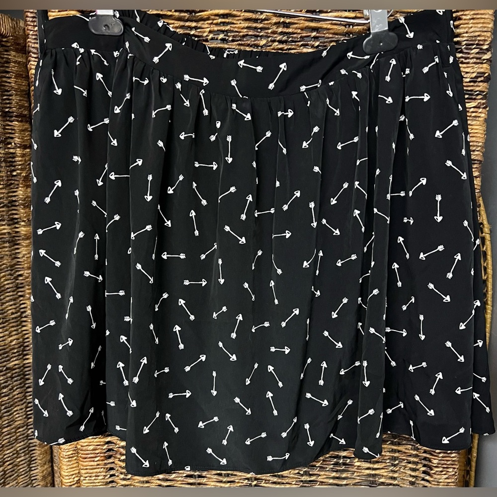 LC Laura Conrad-Black skirt with‎ white arrows, Size:XLarge, Pre-Owned